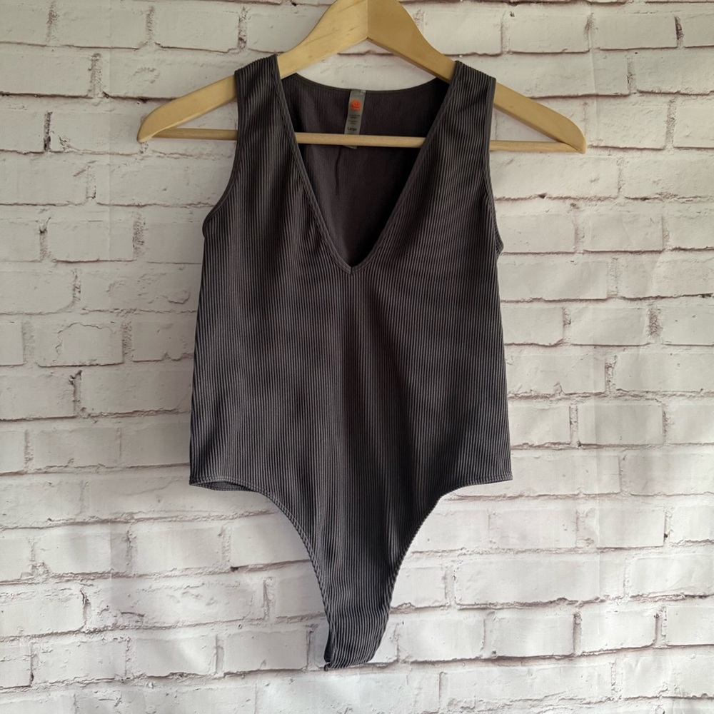 Gray Ribbed Bodysuit‎